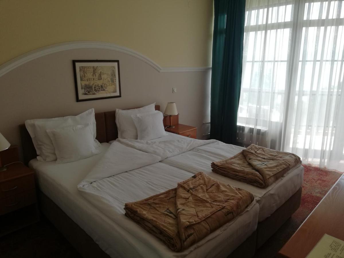 Hotel Makpetrol סטרוגה מראה חיצוני תמונה