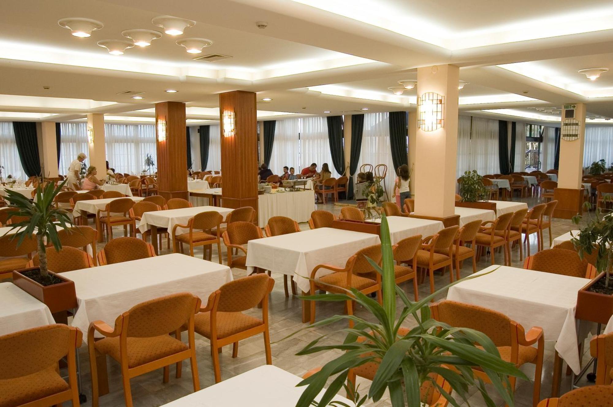 Hotel Makpetrol סטרוגה מסעדה תמונה