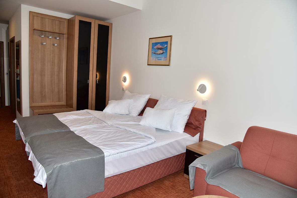 Hotel Makpetrol סטרוגה מראה חיצוני תמונה